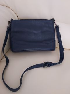(Category: ) located in . Submitted by fancyknickknacks (Listing ID 1194165037, Image 1). Description: .