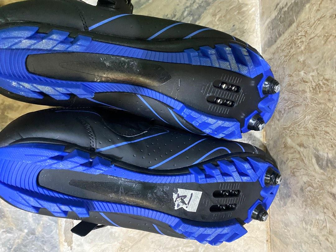 cleat shoe