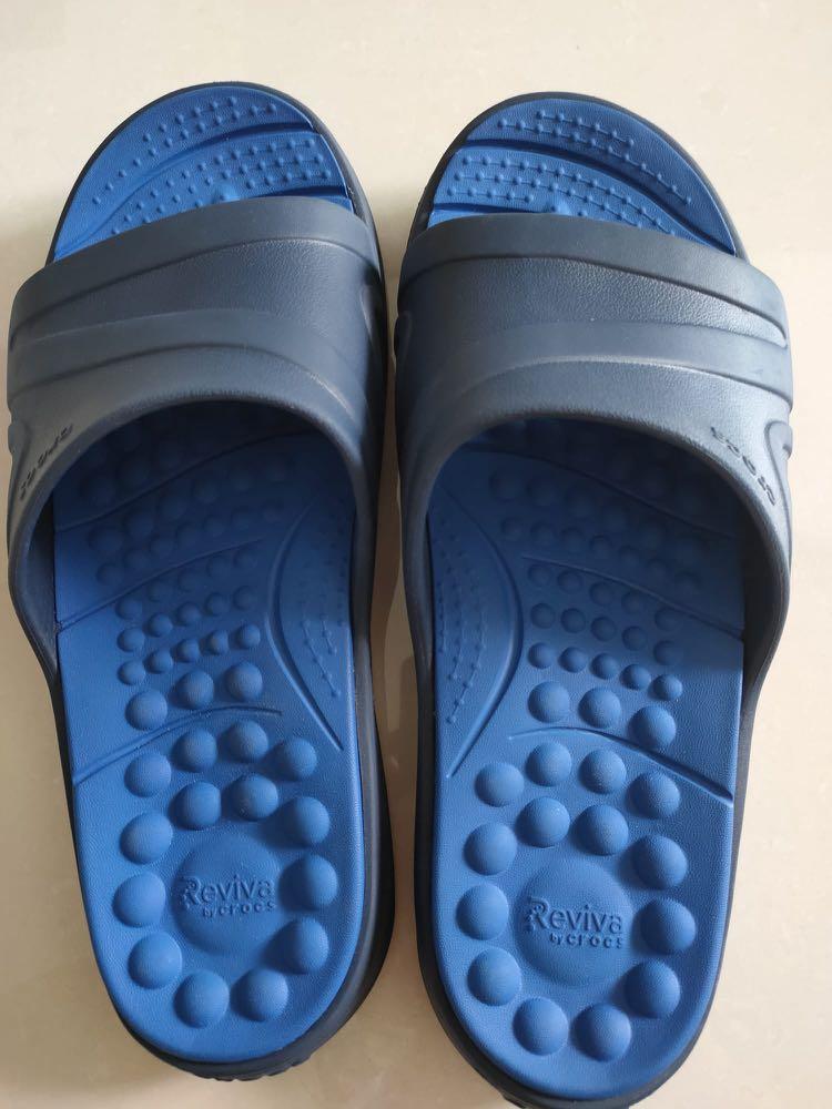 Mens crocs best sale flip flops sale