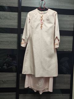 (Category: ) located in . Submitted by mostlovedoutfits (Listing ID 1194323204, Image 1). Description: .