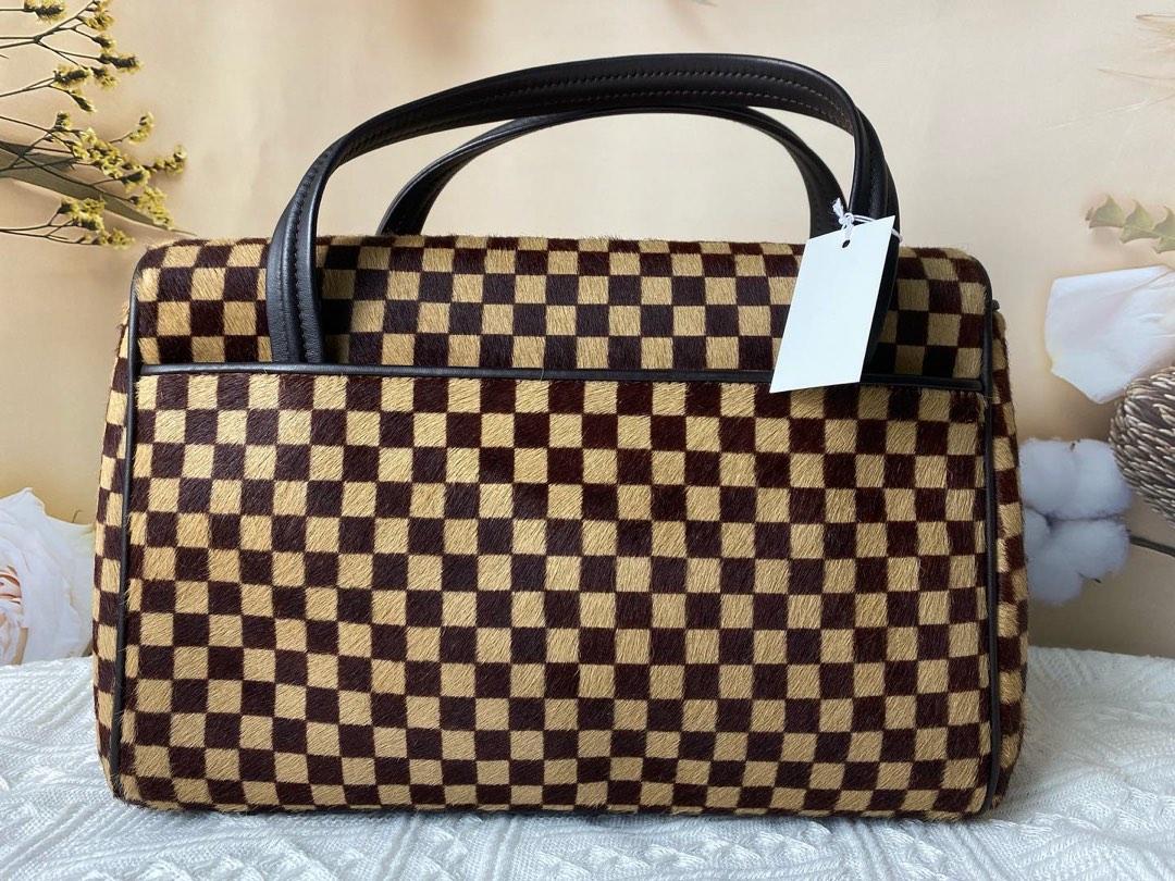 What's in my Louis Vuitton Petite Malle Souple Bag #LVbag