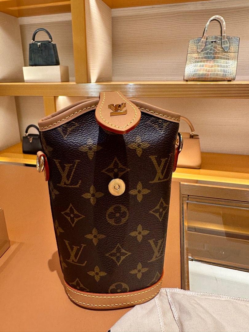 LV Fold Me Pouch, Women's Fashion, Bags & Wallets, Purses & Pouches on  Carousell