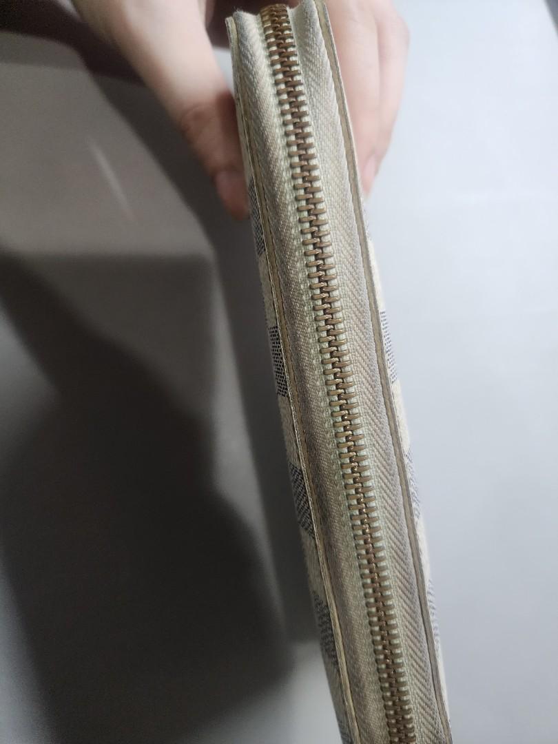 LV Zippy in Damier Azure (Category: Luxury Bags & Wallets) located in Quezon City. Submitted by rdl09 (Listing ID 1194276925, Image 3). Description: What you see is what you get. No flaws other than the scuff inside due to the zipper from the coin slot. Only needs professional cleaning. rfs: need a smaller wallet.