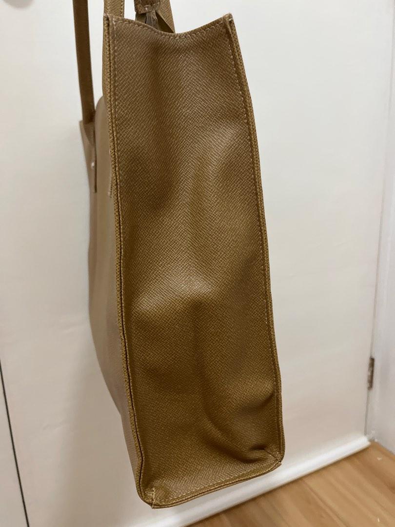 Marikina Laptop Shoulder bag (Category: Shoulder Bags) located in Taguig. Submitted by mnom05 (Listing ID 1194343299, Image 3). Description: H- 16’ W- 12.5’ Base - 4’ Shoulder bag zipper closure.