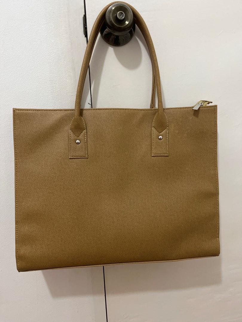 Marikina Laptop Shoulder bag (Category: Shoulder Bags) located in Taguig. Submitted by mnom05 (Listing ID 1194343299, Image 2). Description: H- 16’ W- 12.5’ Base - 4’ Shoulder bag zipper closure.