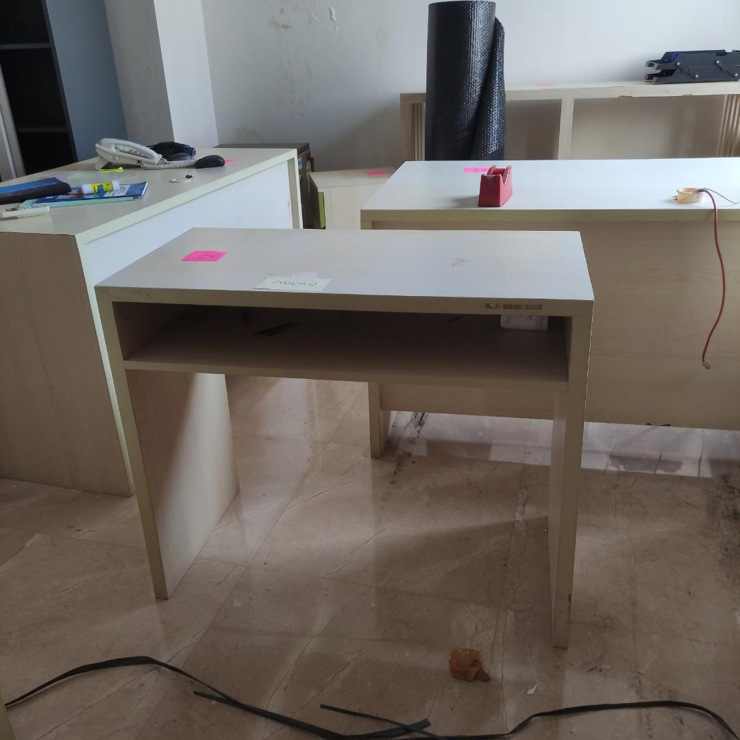 Meja Kerja Kecil, Perabotan Rumah di Carousell