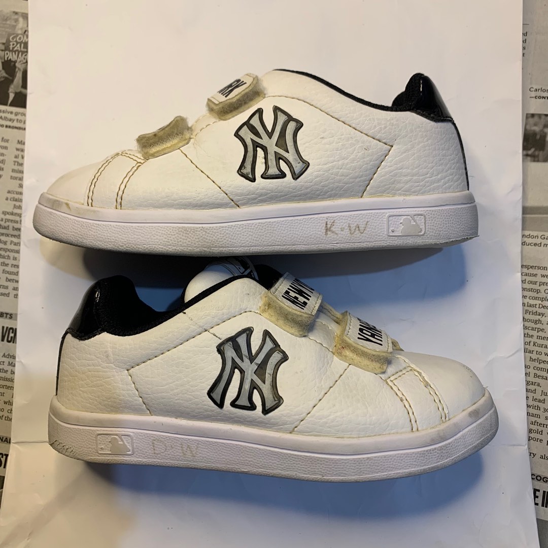yankees sneakers