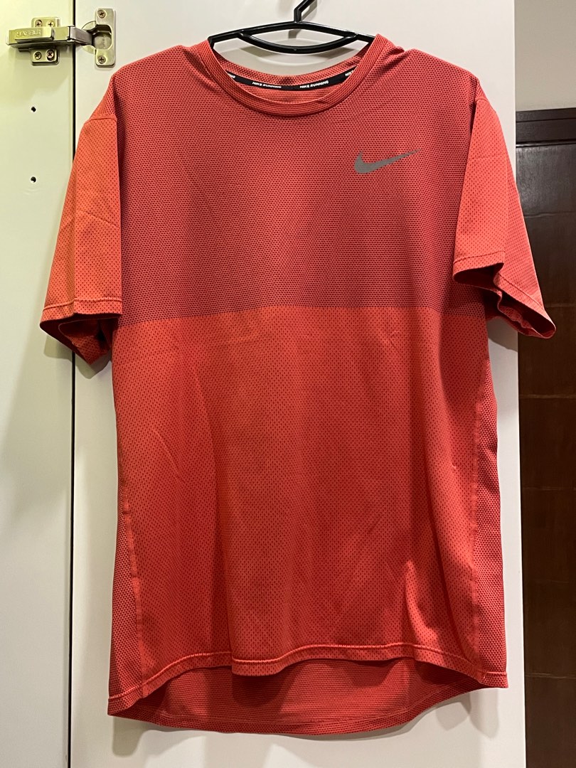 Nike cooling deals shirt