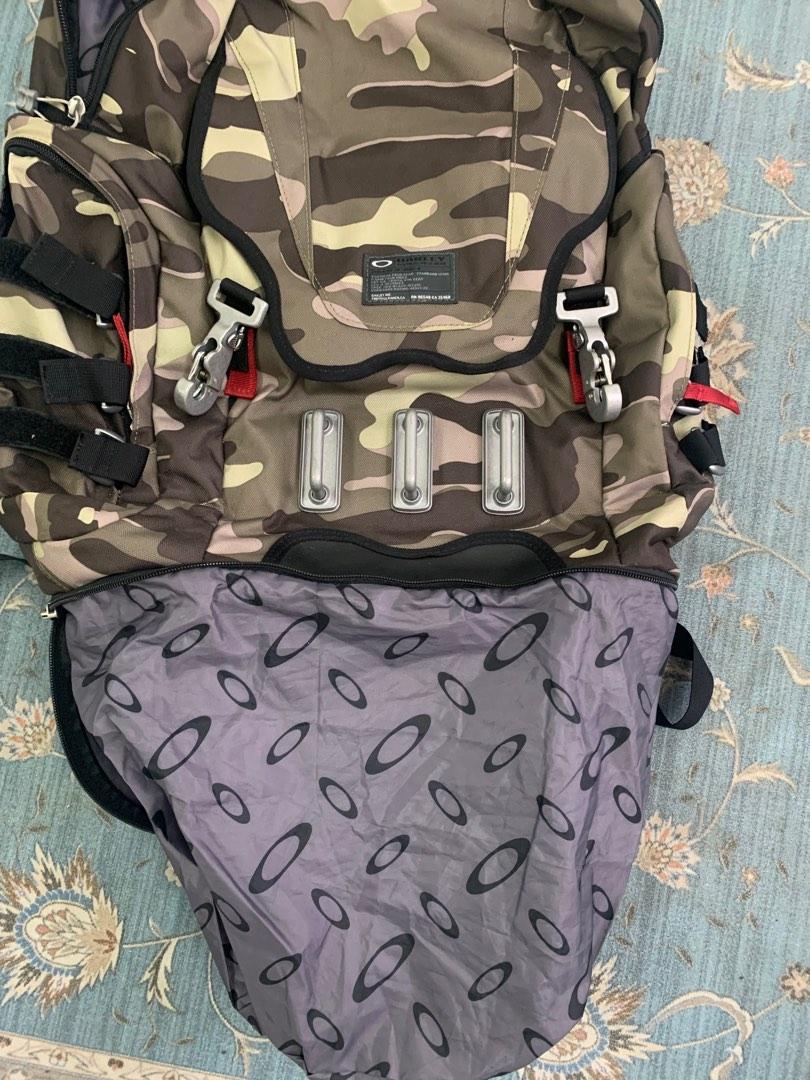 Oakley Kitchen Sink Camo, Men's Fashion, Bags, Backpacks on Carousell