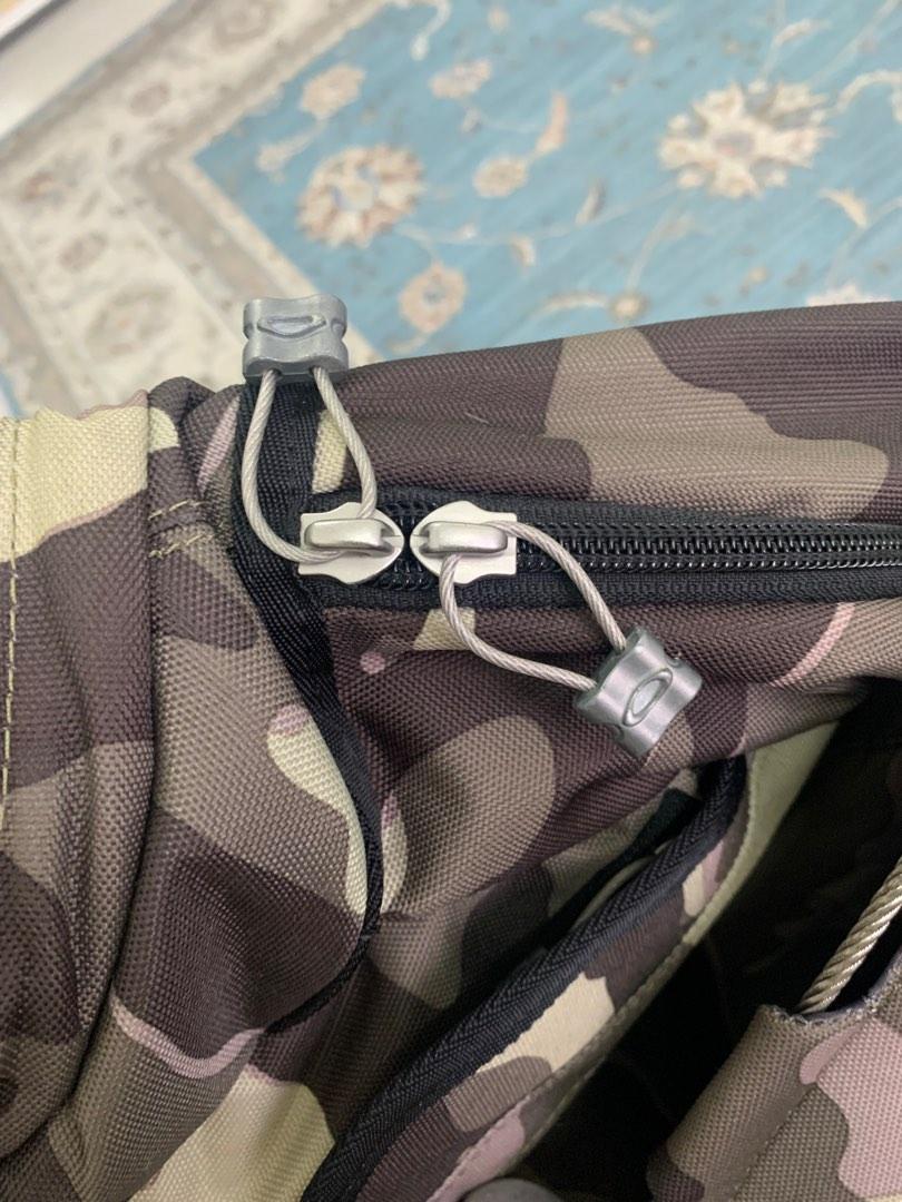 Oakley Kitchen Sink Camo, Men's Fashion, Bags, Backpacks on Carousell