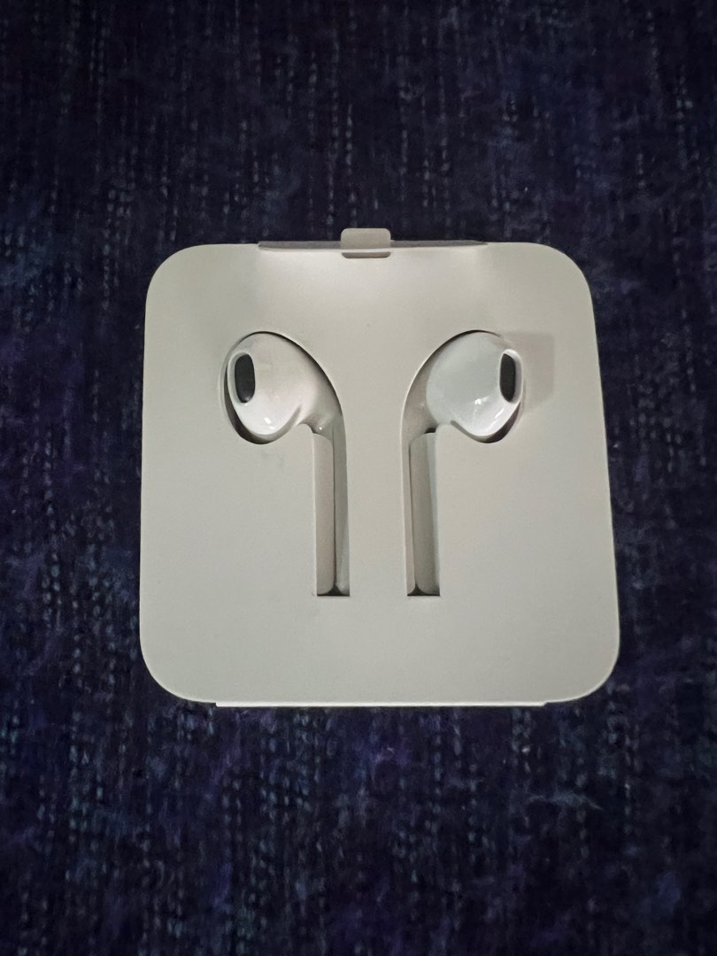 sold-original-apple-earpods-with-lightning-connector-earphone-iem