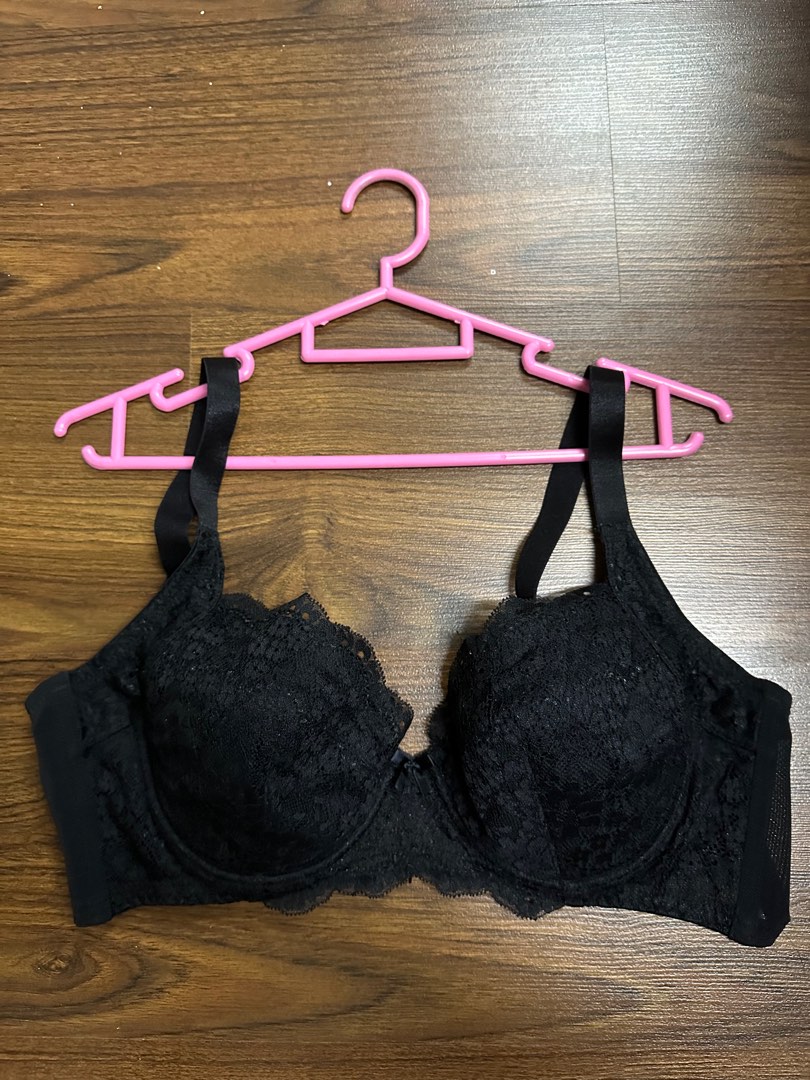 TRIUMPH bra, Women's Fashion, New Undergarments & Loungewear on Carousell