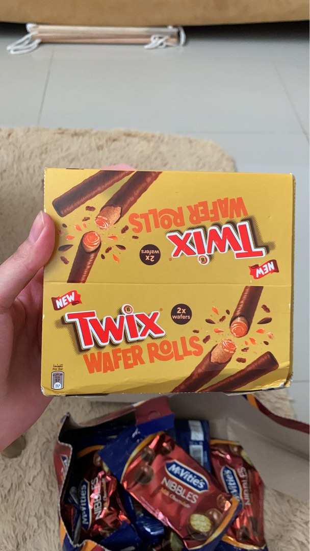 Twix wafer rolls, Makanan & Minuman, Snek di Carousell