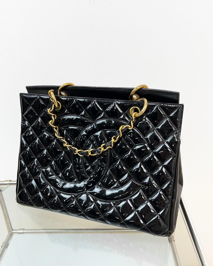 Vintage Chanel Black Patent CC Chain Tote Bag, Luxury, Bags & Wallets on  Carousell