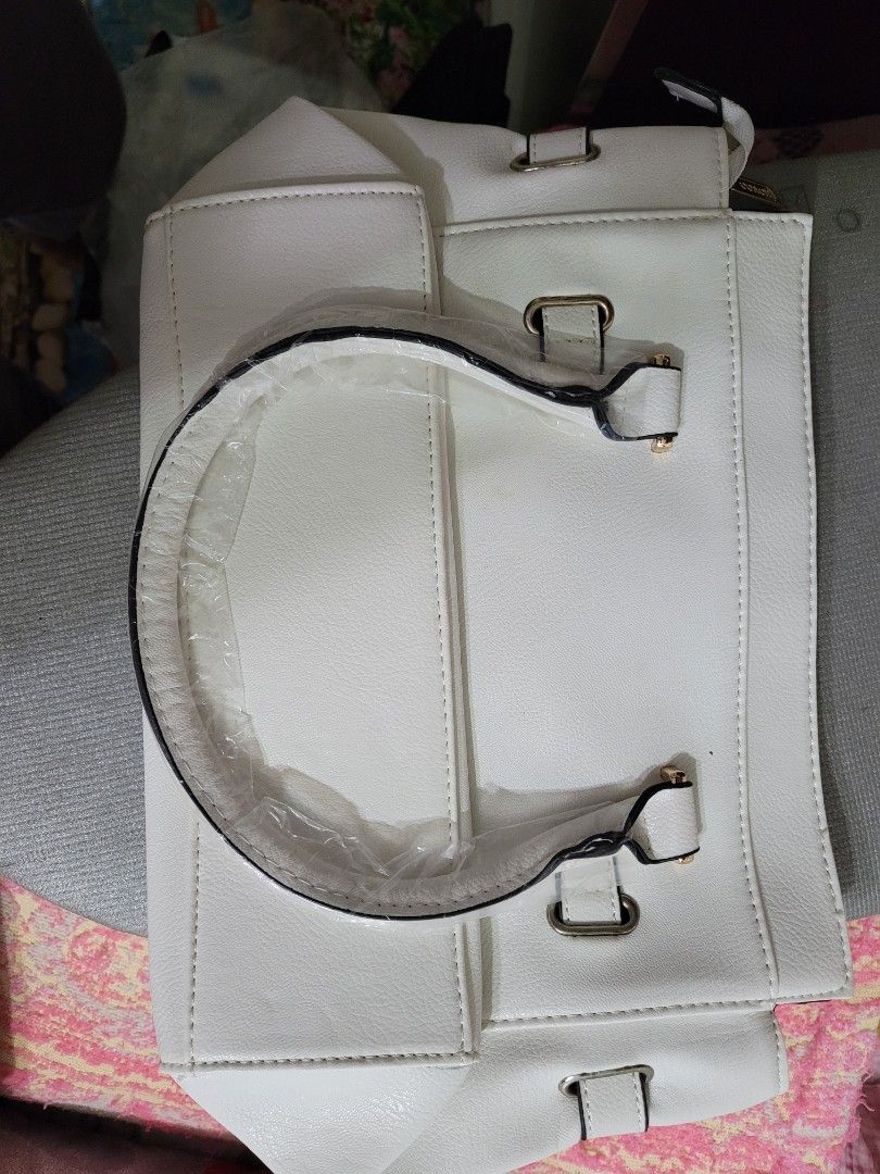 DAVIDJONES Small Crossbody Bag for Women, Vegan Leather Lightweight Chain  Shoulder Handbag Cell Phone Wallet Purses, Beigeprint, S, Stylish Cute  Chain Crossbody Purse: : Fashion