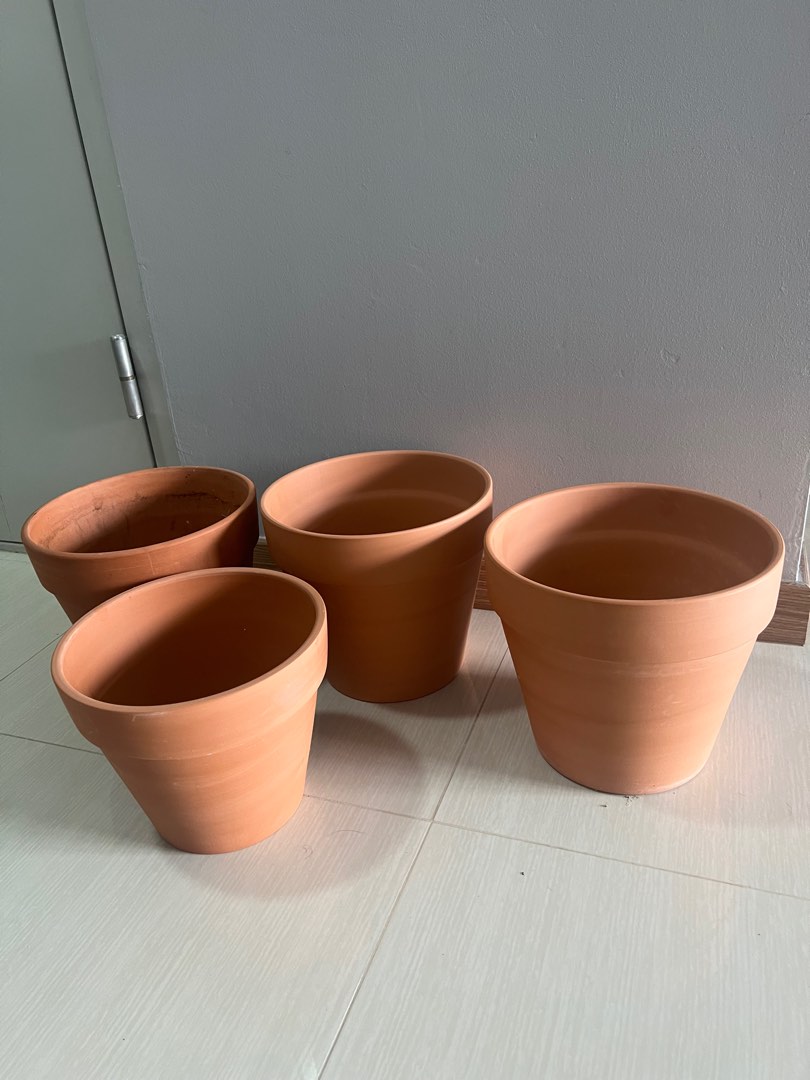 4 large terracotta pots for sale, Furniture & Home Living, Gardening