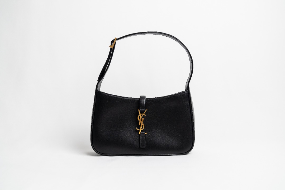 Rent best sale ysl clutch