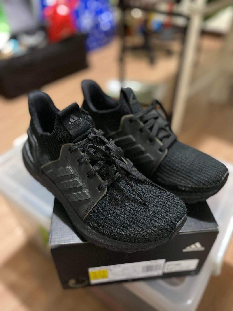 Ultra boost 19 top triple black on feet
