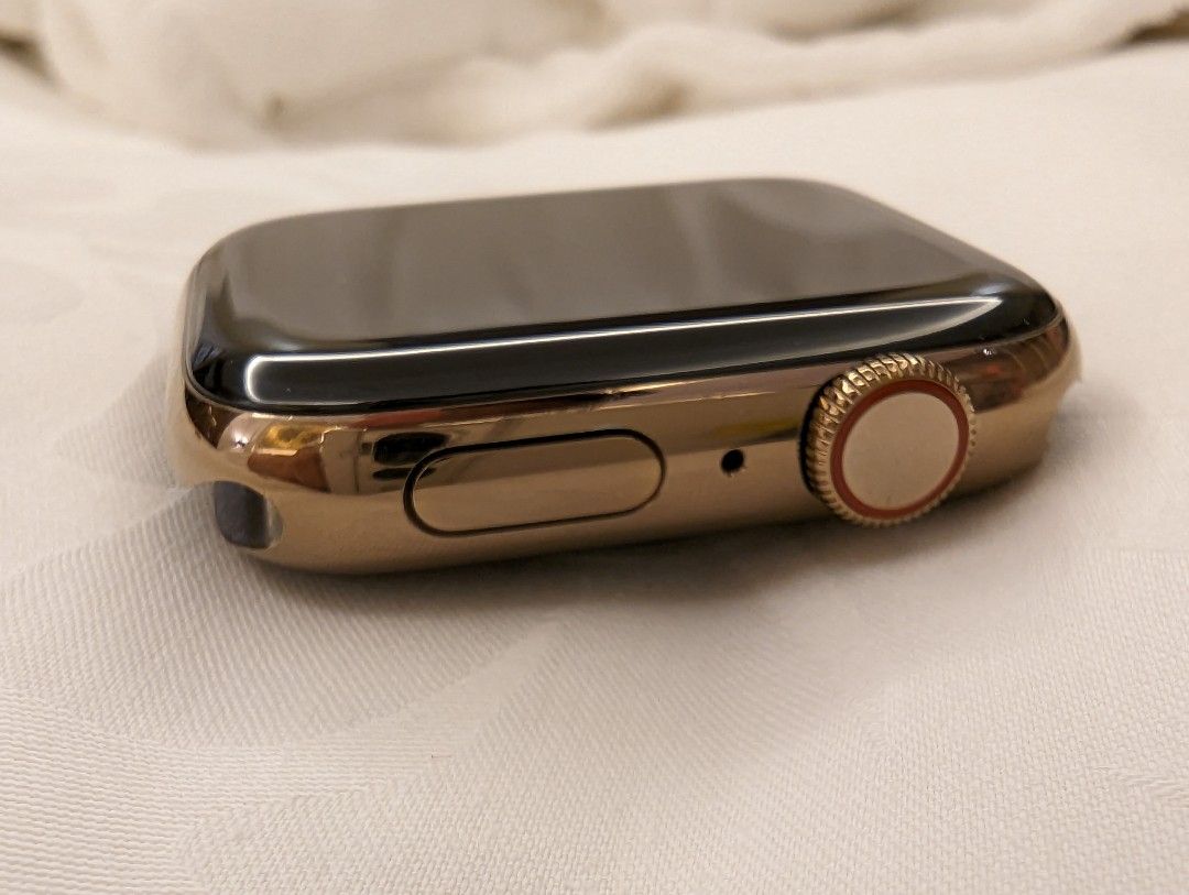 Apple watch . 5 series . mm . Stainless steel & ceramic case