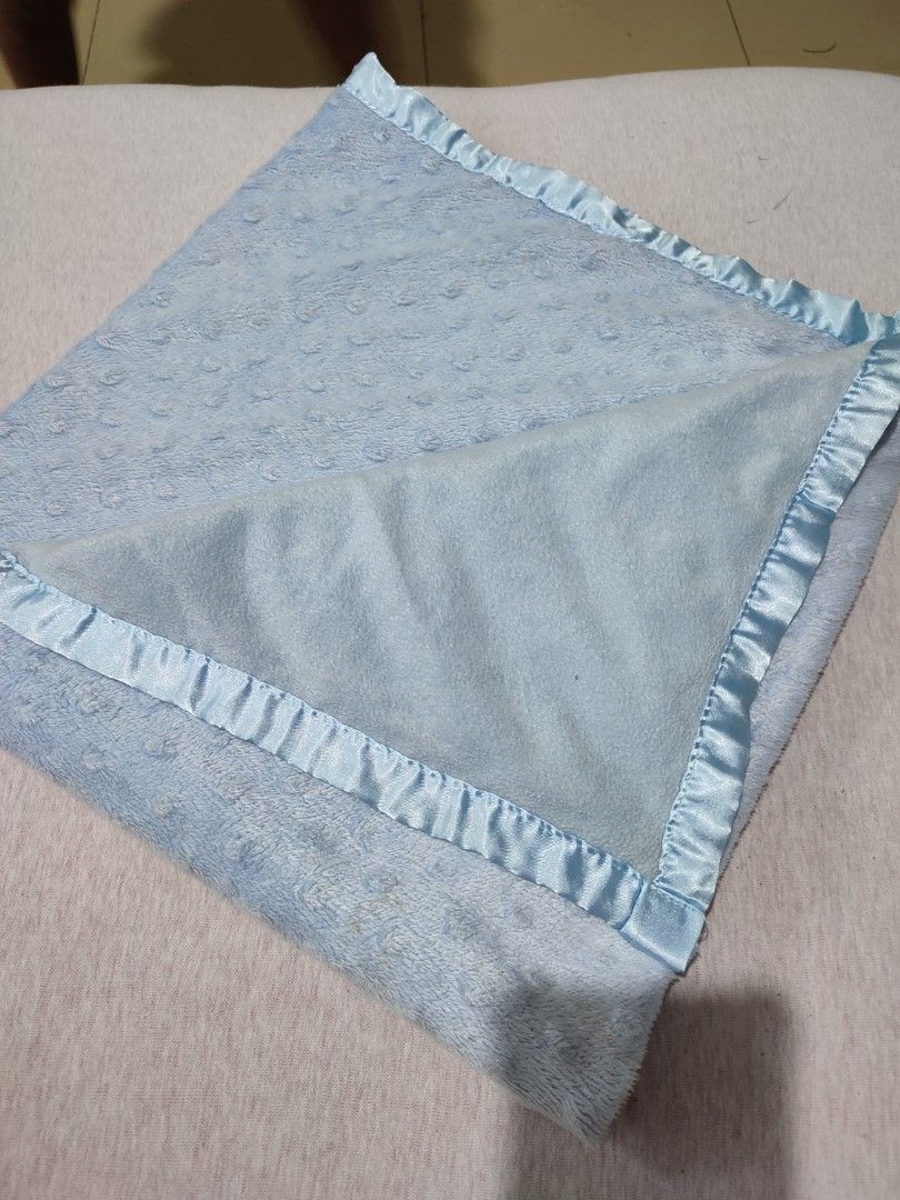 Baby blanket (Category: Changing Mats & Accessories) located in Malabon City. Submitted by kwisteyndg (Listing ID 1198064517, Image 1). Description: bought it in baby company sm dept. store width 29inches lenght 38inches.