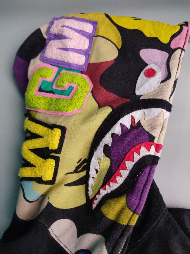 Bape Shark Hoodie (Category: Coats, Jackets and Outerwear) located in Alaminos. Submitted by benta_stashed (Listing ID 1197993862, Image 2). Description: Bape Shark Hoodie size small on tag.