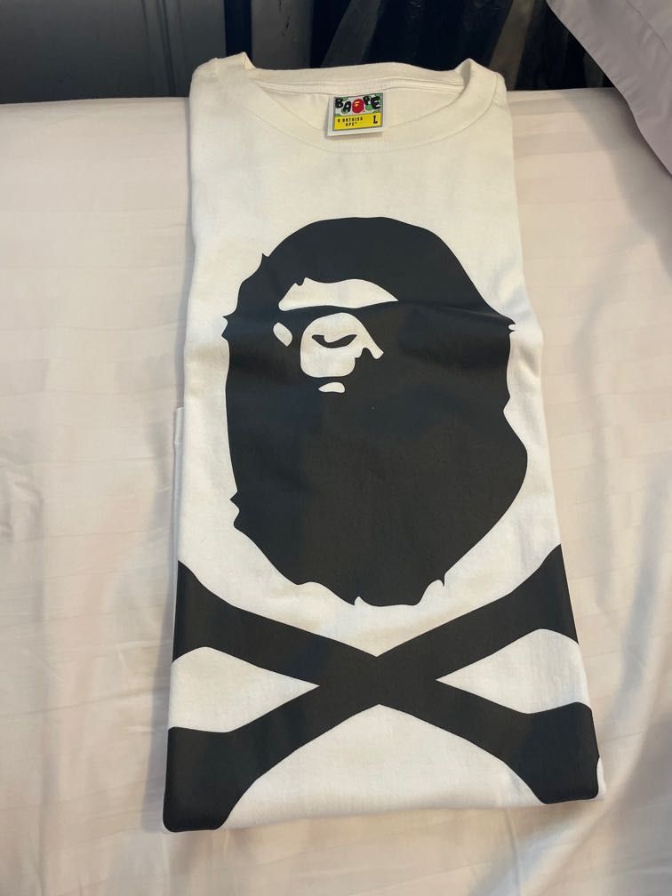 Bape tee (Category: Tshirts & Polo Shirts) located in Singapore. Submitted by xxxxxxxxxx13 (Listing ID 1198017993, Image 1). Description: barely worn, bought in Japan, great condition zero flaws.