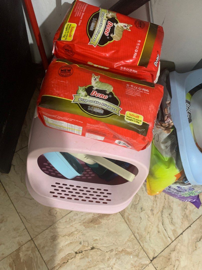 Cats litterbox & box.., Pet Supplies, Pet Food on Carousell