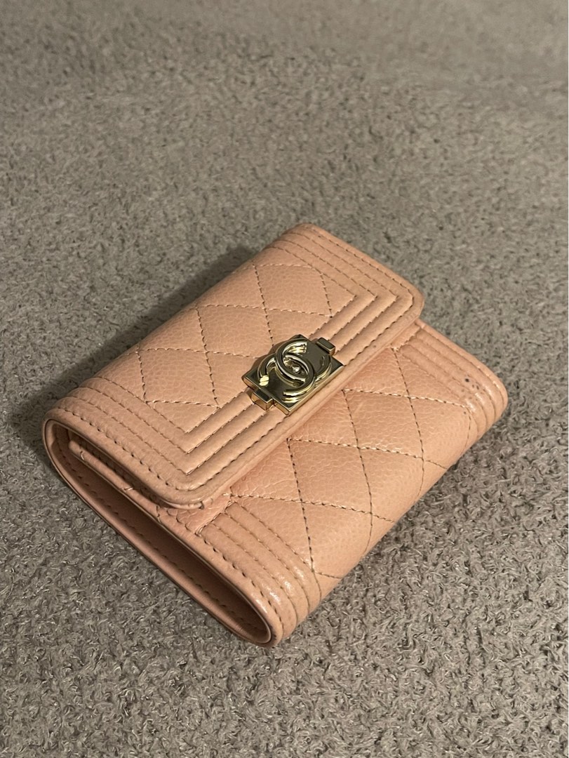 CHANEL Pre-Owned 2022 diamond-quilted tri-fold wallet