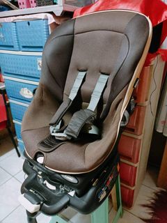 Combi infant to toddler car seat