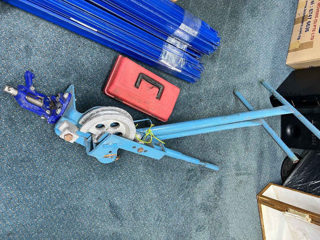 Conduit Pipe bender come with vice and various sizes dices, Everything