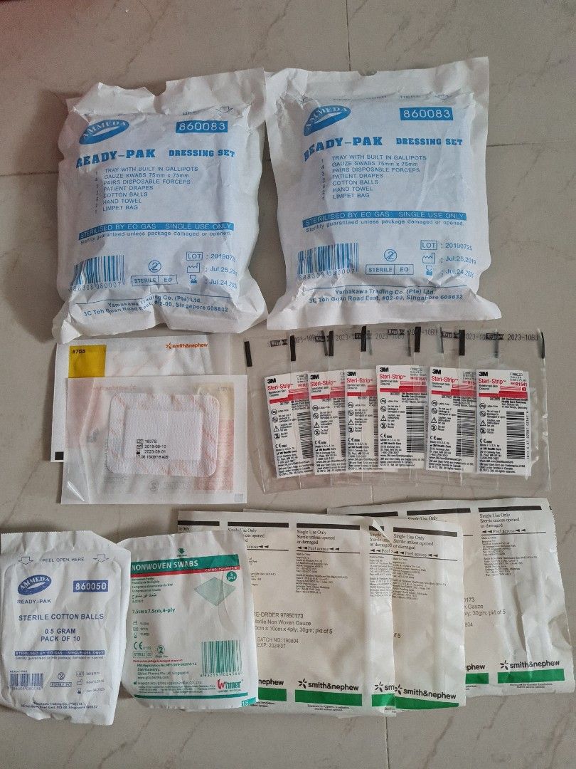 Dressing for wounds (Dressing set, cotton balls, non woven gauze, wound