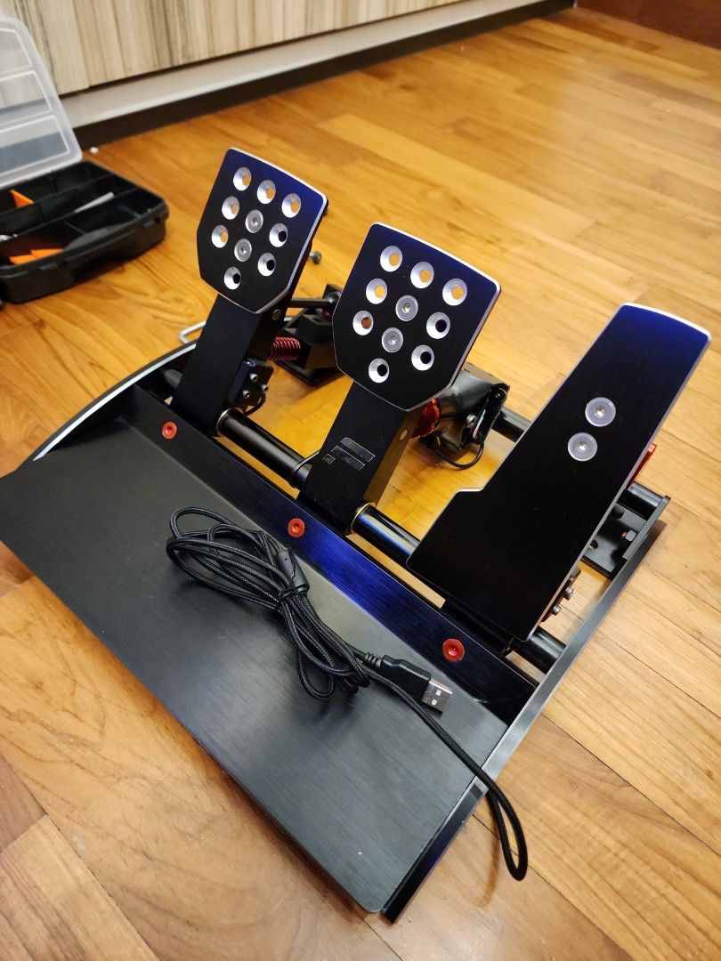 Fanatec Clubsports V3 with damper & brake performance kit, Video Gaming