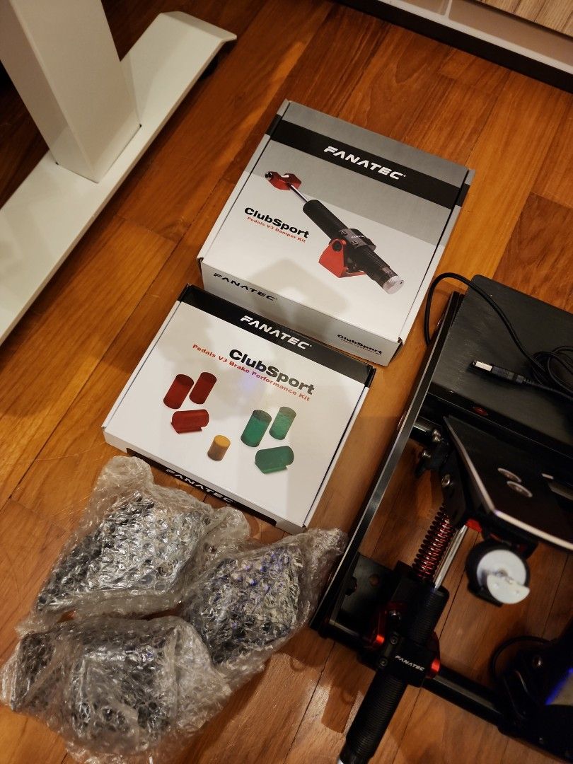 Fanatec Clubsports V3 with damper & brake performance kit, Video Gaming