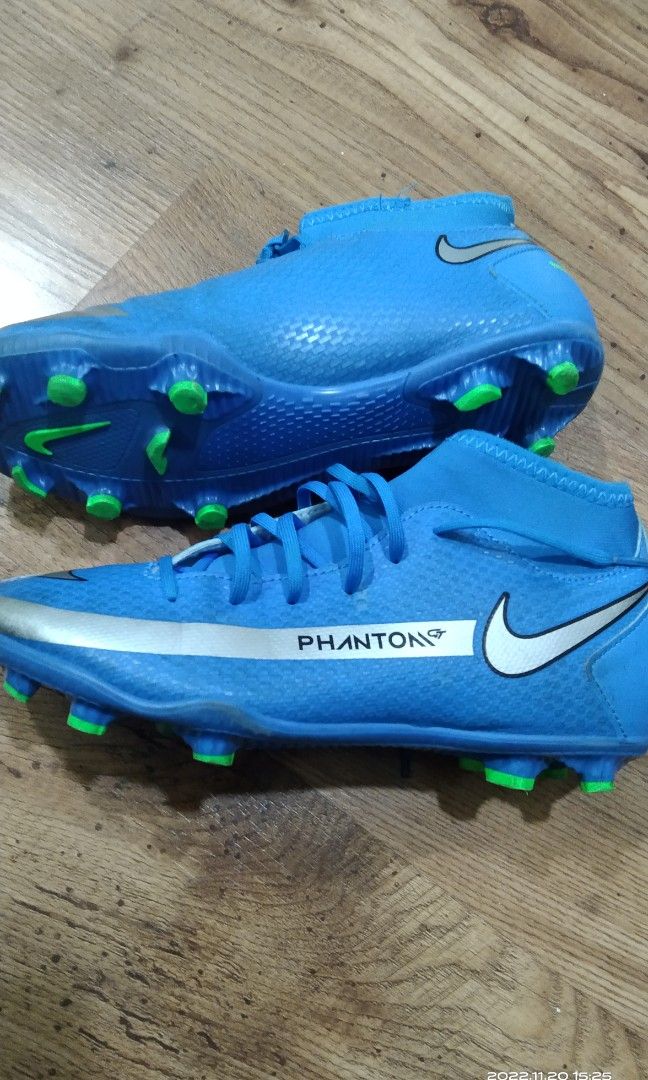 buy football boots online