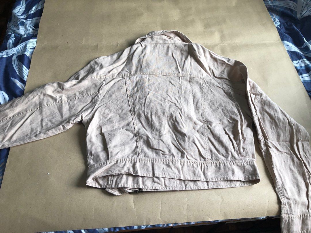 Forever 21 Women’s Jacket (Large) Pre-loved (Category: Coats, Jackets and Outerwear) located in Quezon City. Submitted by nicoleunderscore (Listing ID 1198172355, Image 2). Description: Pre-loved Forever 21 Jacket (Large) Used lightly, still in good condition 💕 The button hole on the left cuff got bigger though (as photographed above), the button is still attached, although it may have to be sewn on to the other side L: 53cm W: 54cm Feel free to