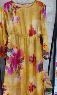 Gamis kuning peatjar
