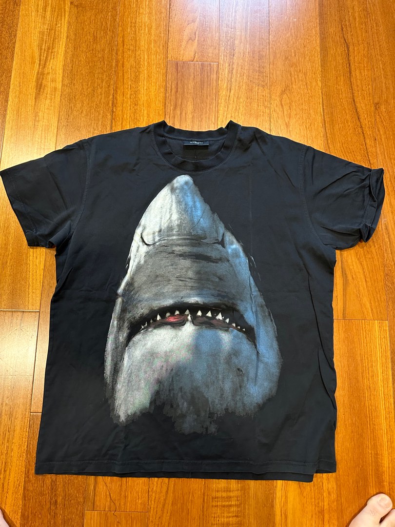 T shirt 2025 givenchy shark