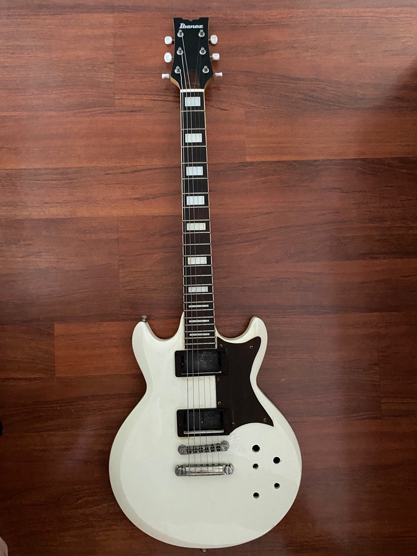 Ibanez GAX30 double cut guitar Hobbies Toys Music Media