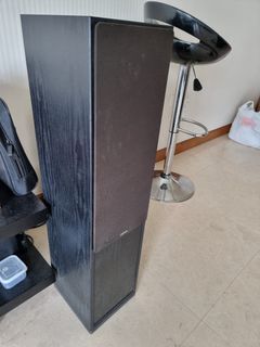 JAMO towers and center speaker