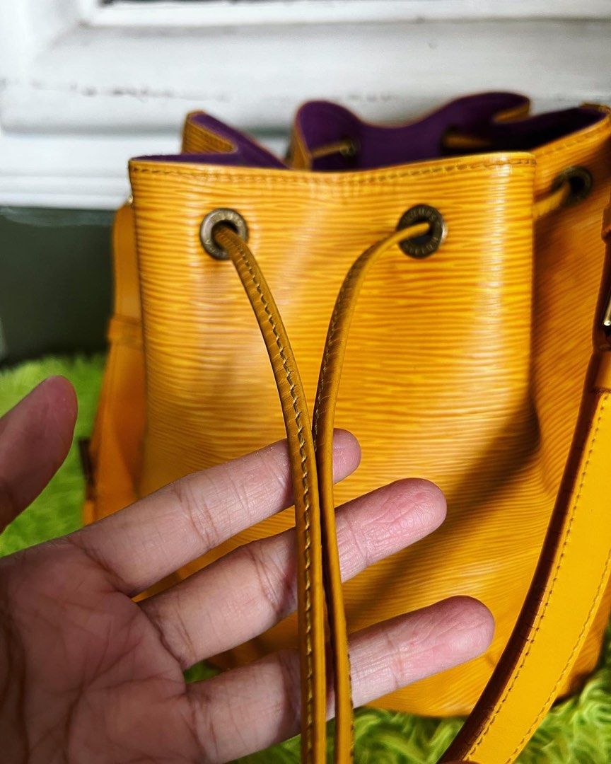 Louis vuitton Epi noe (Category: Luxury Bags & Wallets) located in Calamba. Submitted by aliehs18 (Listing ID 1198013869, Image 2). Description: ✨💯Original Lv epi Noe ✨Pm size ✨Comes with dustbag ✨Flaw sa ilalim po discoloration sakit naman ni epi yan pero maganda pa po talaga size Galing po mismo yan sa 2nd hand shop sa 🇯🇵 Paluge price ko na po siya kasi matagal na sakin baka gusto niyo Lv is lv good deal na po yan🥰 Un color niya dark pa po 