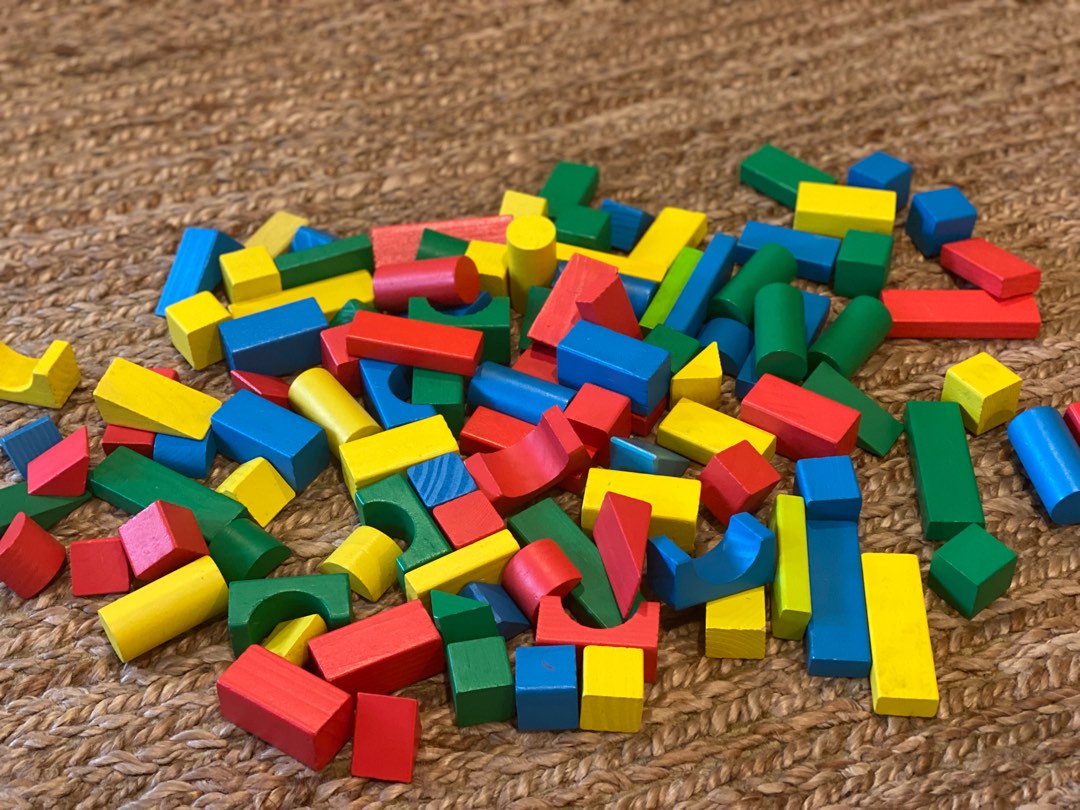 Melissa & Doug Wooden Building Blocks Set 100 Blocks, Hobbies & Toys