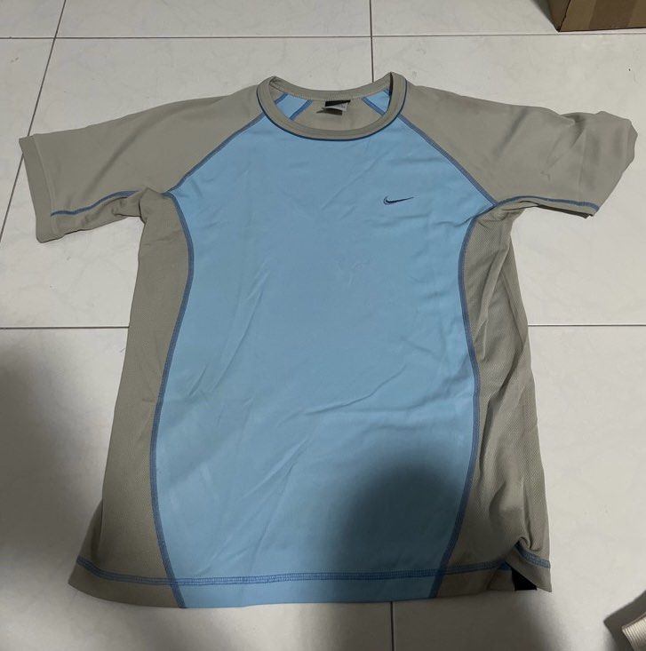 nike t shirt xs