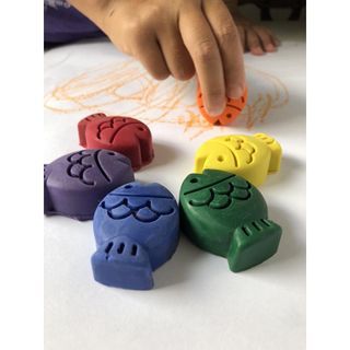 Non toxic beeswax crayons