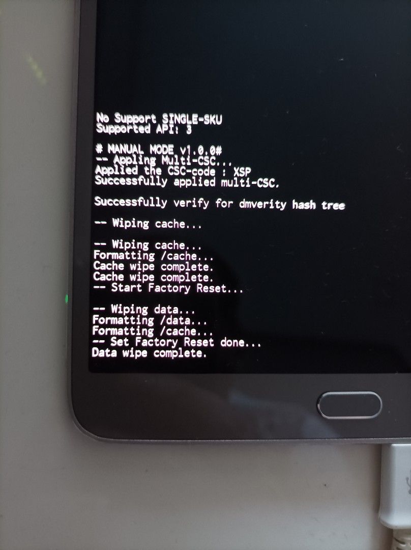 Not working Samsung Tablet S2 8.0" SMT719Y, Mobile Phones & Gadgets