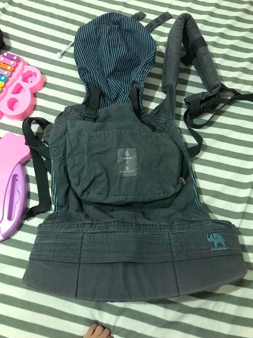 Preloved ErgoBaby (Category: Carriers & Slings) located in Quezon City. Submitted by celinecabrera (Listing ID 1198028513, Image 1). Description: Preloved ErgoBaby Carrier -Infant insert not included -Can be worn front or back -Recommended weight: 3.2 kg to 20 kg -Inward facing position only -With hood -Pick up only.