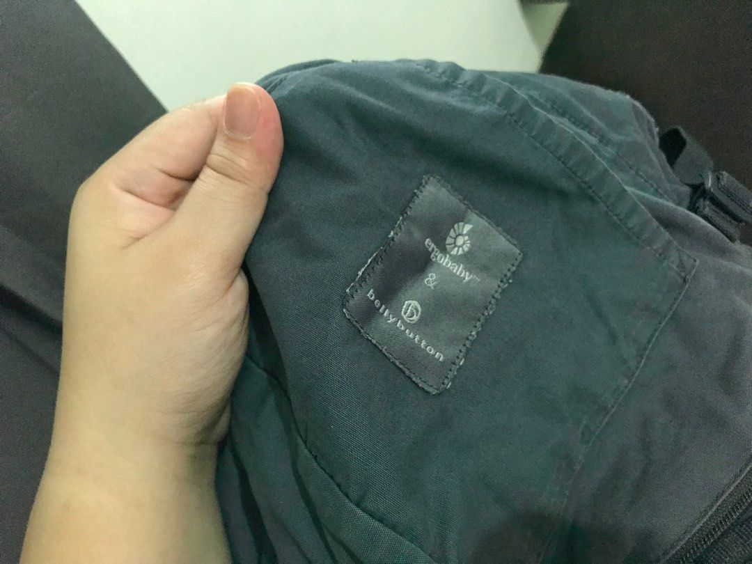 Preloved ErgoBaby (Category: Carriers & Slings) located in Quezon City. Submitted by celinecabrera (Listing ID 1198028513, Image 3). Description: Preloved ErgoBaby Carrier -Infant insert not included -Can be worn front or back -Recommended weight: 3.2 kg to 20 kg -Inward facing position only -With hood -Pick up only.