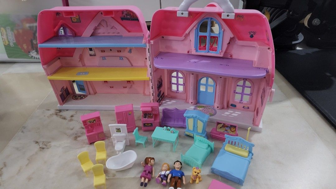 Preloved Toys R Us Doll House, Hobbies & Toys, Toys & Games on Carousell