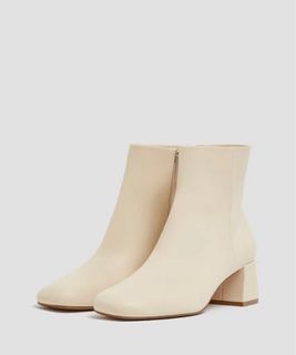 PULL & BEAR Faux leather ankle boots in cream US 8 NEW!