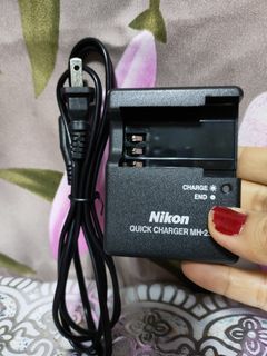 Quick Charger Nikon MH-23 NEW !!!