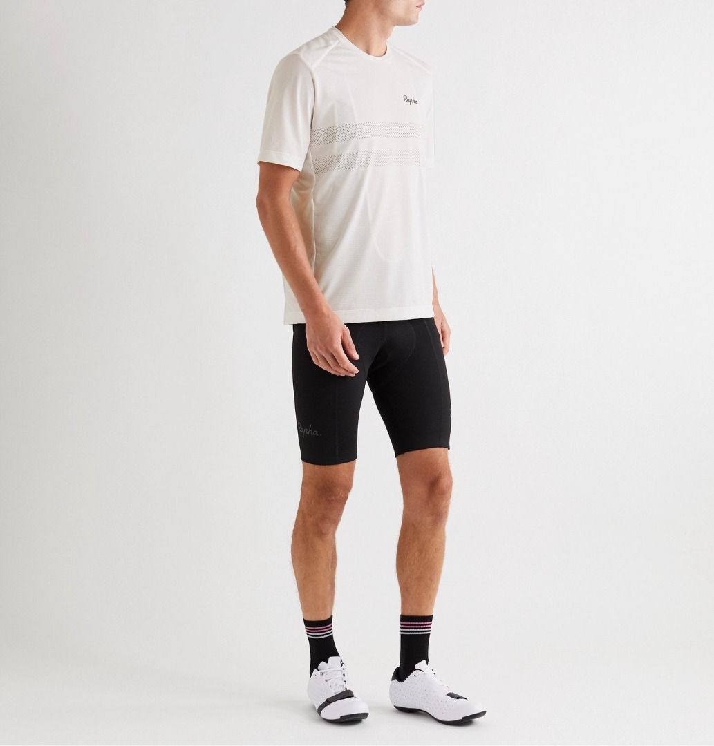Rapha - Men Explore Technical Tshirt (Category: Activewear) located in Shah Alam. Submitted by azahinordin (Listing ID 1198140495, Image 2). Description: Authentic & Original Condition: 9.9/10 Size : Small Free Postage COD Location : Bukit Jelutong, Shah Alam, Selangor/Seksyen 13.